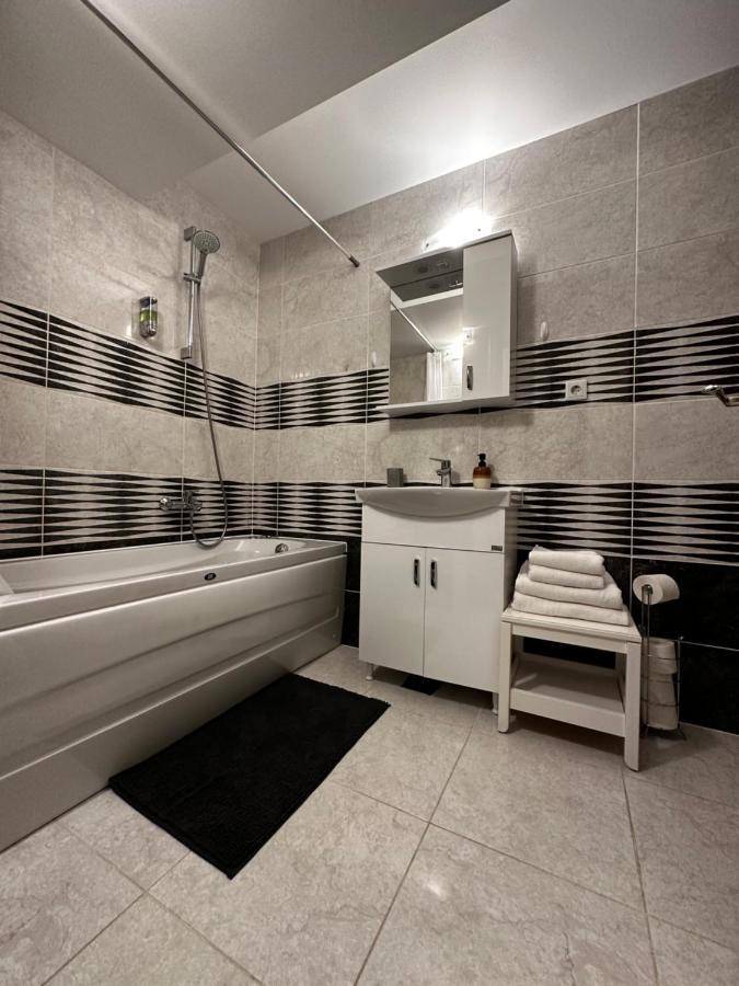 Terrace Apartments Otopeni ! ภายนอก รูปภาพ